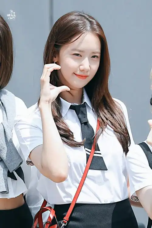 林允儿 08logo 侵权删.