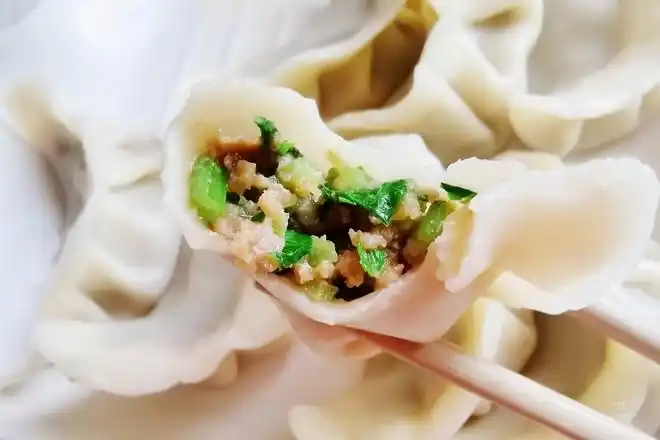 不用焯水的芹菜饺子的做法