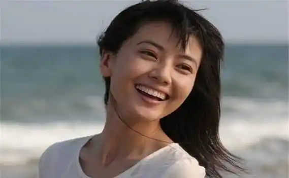 四十岁的高圆圆还是那么年轻真是着人爱慕,据说还在做出镜带货呢_网友