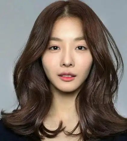 新年做什么发型好9款最新烫发让你美一整年