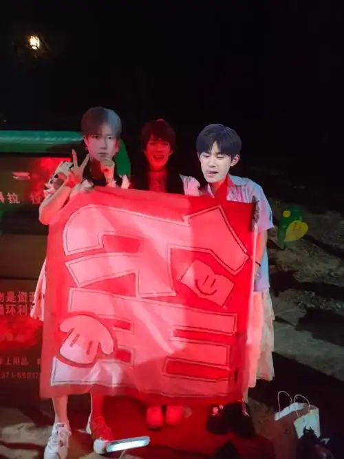 易烊千玺电影小小的我