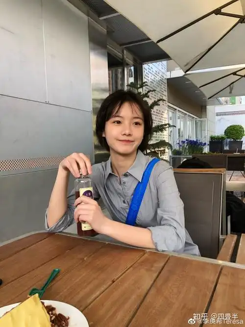 为什么李庚希的长相在男生中人气那么高?