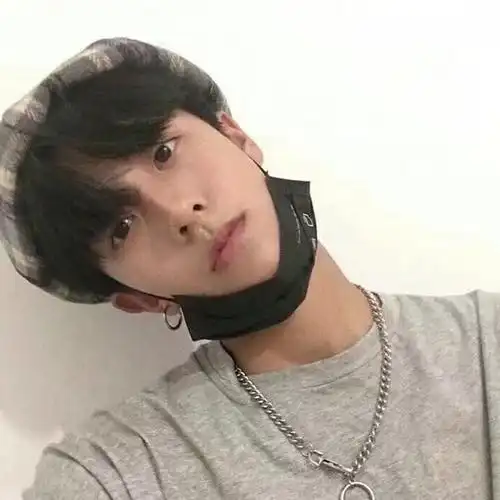 萌哒哒歪头男_可爱男生头像图片_扣扣居