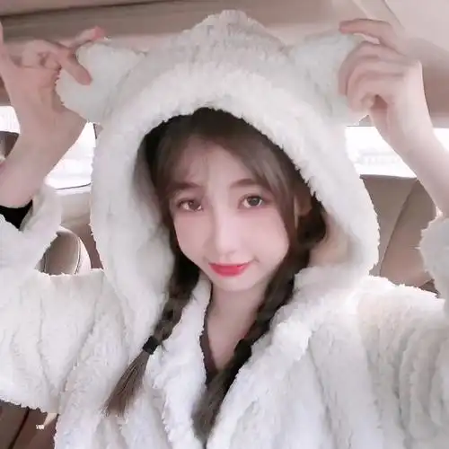 扎双马尾麻花辫,虞书欣实力诠释可爱是什么样子!