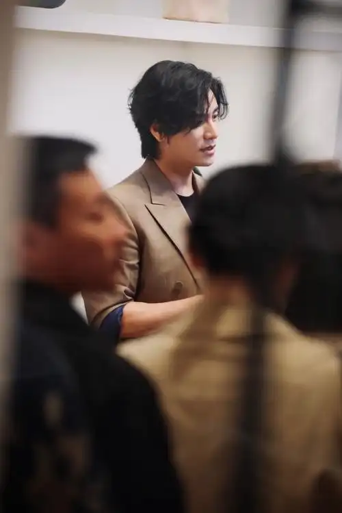 陈坤老钱风##陈坤咖色西装