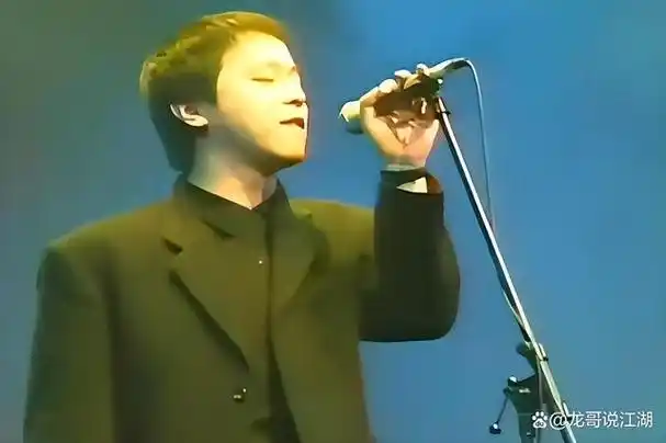 窦唯给两个女儿攒钱买房当嫁妆,自己省吃俭用,专注音乐事业