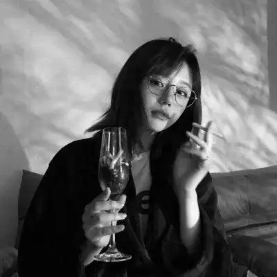 微信头像慵懒偏冷淡风 高清偏丧的慵懒风颓废女生头像图片_女生微信