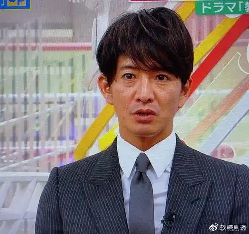 48岁木村拓哉久违亮相富士台钻戒耀眼盛世美男也难逃皮肤松弛