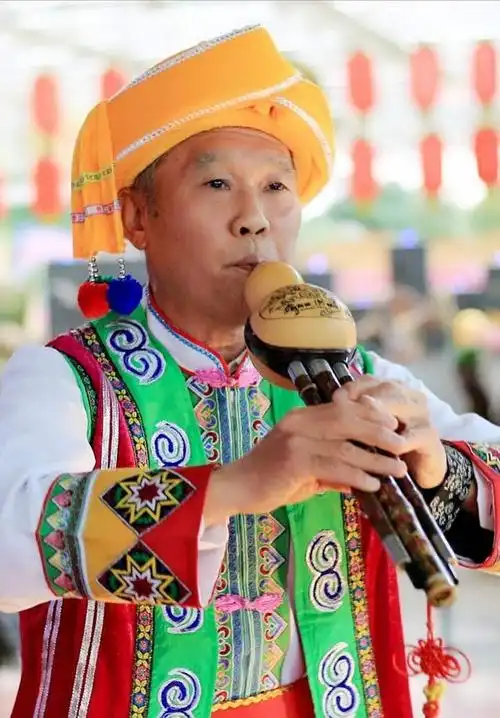 阳光老年大学葫芦丝8班线上联欢会