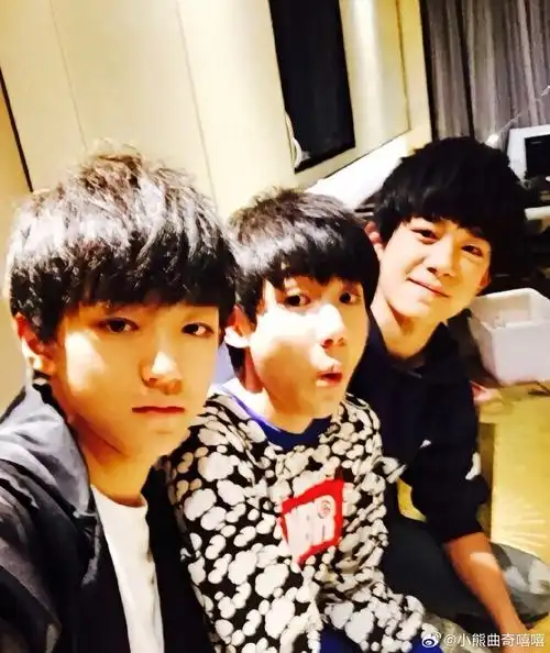 三小只个个时期的合照[哇][哇]他们三个待在一起真的好开心