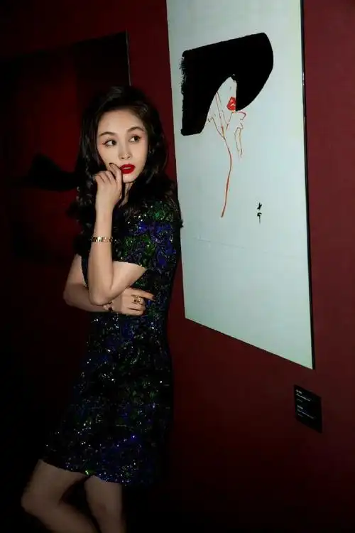 王子文卷发红唇##王子文多巴胺黑裙