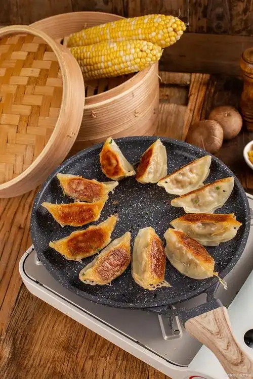 酥脆可口的生煎锅贴,是一种幸福的美味诱惑