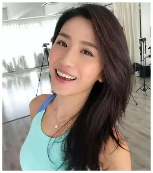 林芊妤:和富二代在公厕撞击30分钟,被封杀后奉子成婚嫁老实人