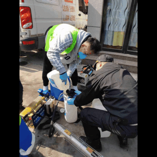 青春战疫团旗飘不负韶华勇担当