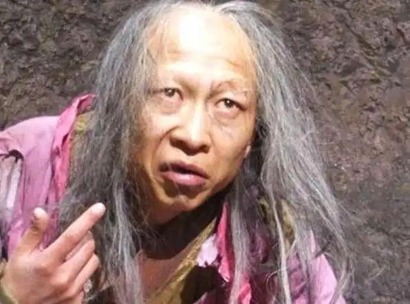 记得"吐枣核老太"裘千尺吗?老婆女儿颜值开挂,一声岳父先叫了!_李明