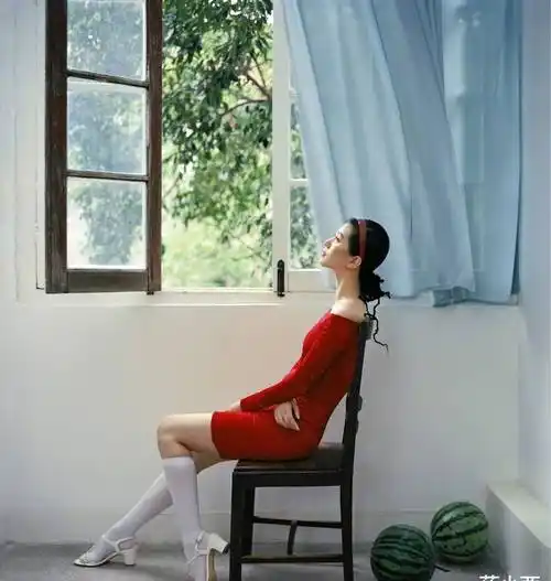 已经当妈的刘诗诗,穿着这身羽毛礼服依旧魅力不减,超有仙女感!