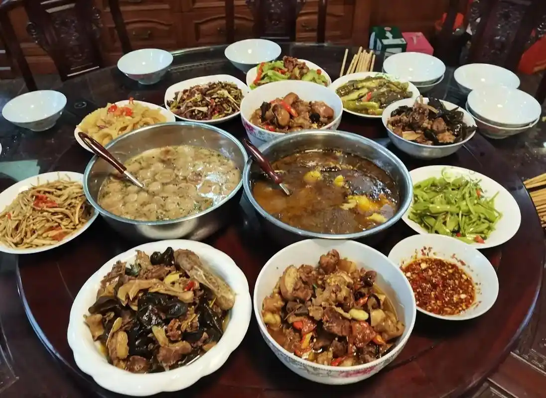 天天都享受婆婆的爱,今天我也亲自下厨做一顿丰盛的晚餐让家人享 - 抖