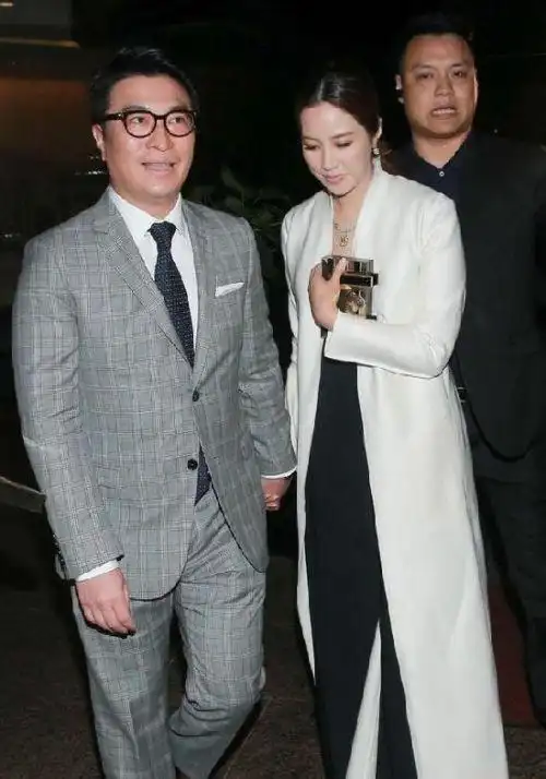 洪天明和她一起为什么不写呀?,抹去历史