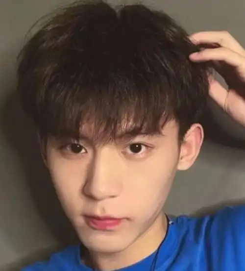 2021男生齐刘海碎发,挑选适合自己的发型_发型造型_宝妈时尚生活网