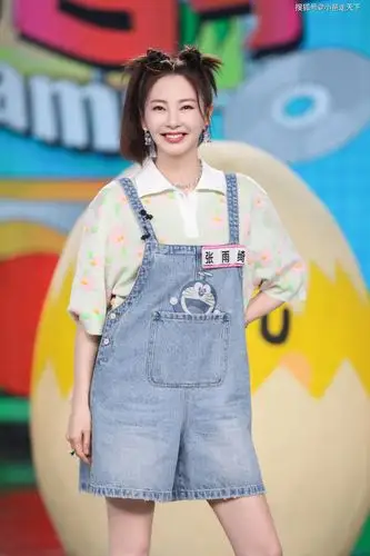 张雨绮快本牛仔吊带裤写真