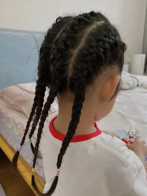 小女孩编发简易版非洲脏辫