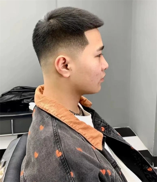 栗子头适合什么男生留,比较建议粗硬发质的,这样不会扁塌无形.