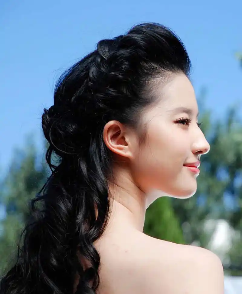 刘亦菲早年的一组广告片花絮照,像泉水般清冽的女孩!