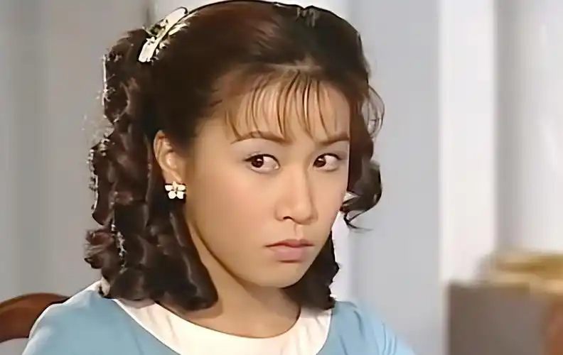 回顾事实证明48岁孤身一人的佘诗曼活成了人生赢家