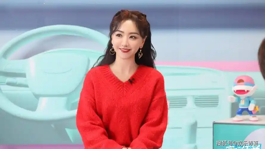 杨蓉第六感超准,本季《大侦探》零失误,拿卧底牌面对何炅超心虚