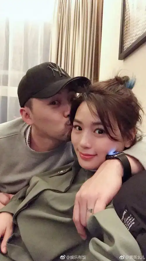 黄英幺儿 晒与老公庆生合照,照片中的@曹帅leo 与黄英亲密合影|曹帅