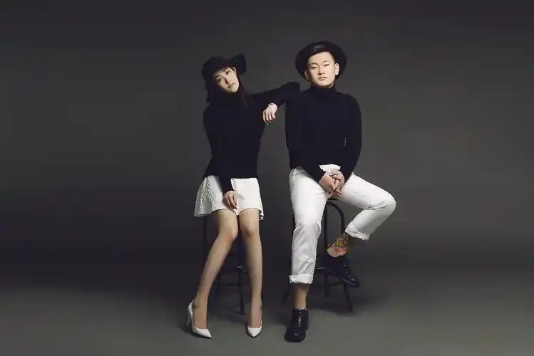 《小小的》夏小夏夏了个天呐,全网900w粉丝,翻唱歌曲《单恋一枝花》火