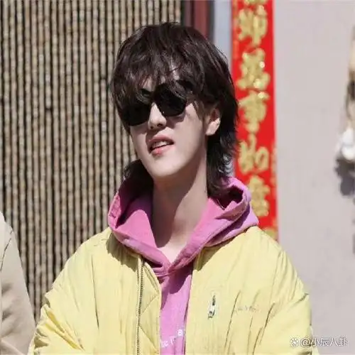 鹿晗,这位曾在韩国掀起风潮的中国男孩,回国后依然在续写着属于他的