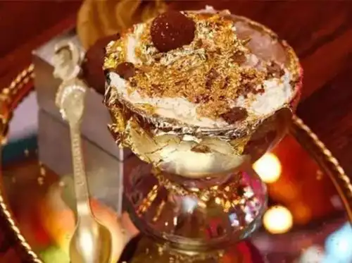 世界最贵的零食,"金箔马卡龙"100美金,网友:白送我都嫌弃!