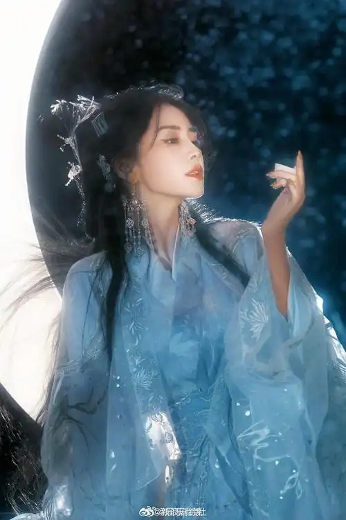 杨颖@angelababy 中秋节写真美疯了……__财经头条