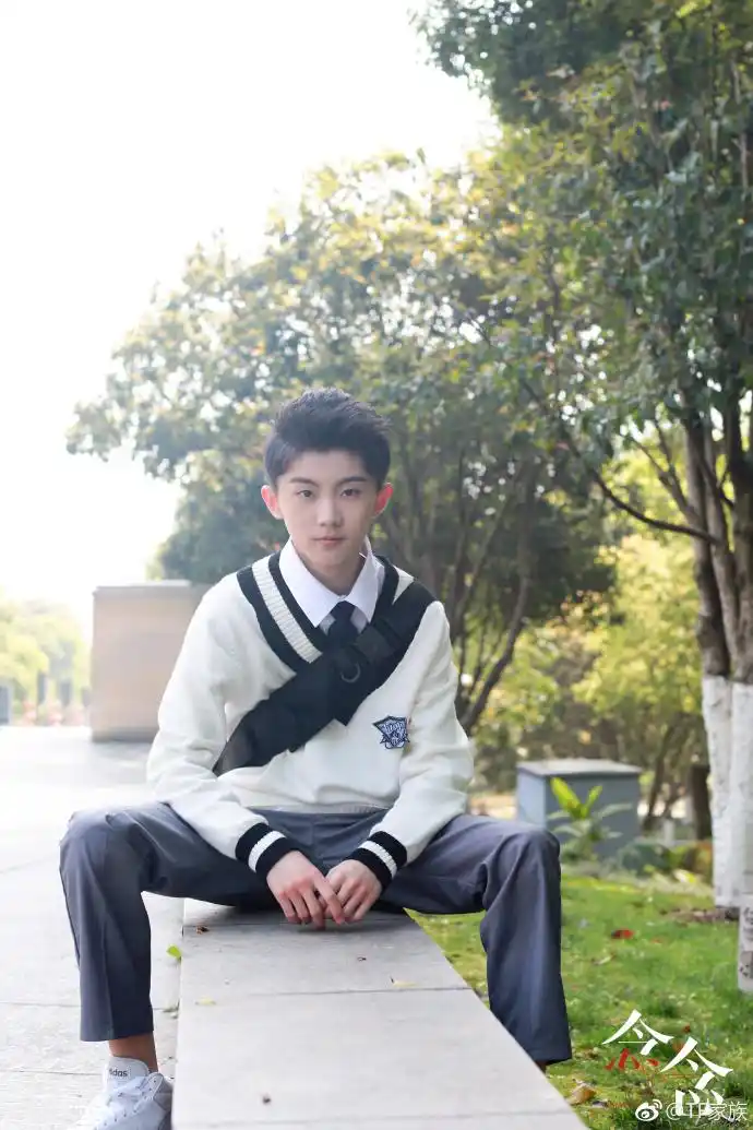 tf家族网剧《念念》马嘉祺剧照,"初恋男孩"该有的样子你都有