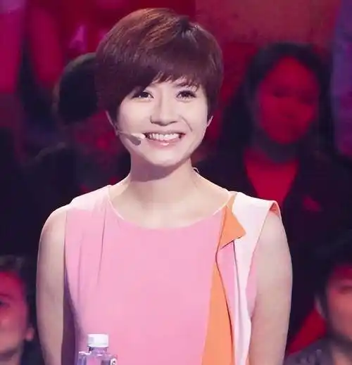 著名主播吉雪萍:嫁给富豪老公幸福美好,生下一儿一女,家庭和睦_电视剧