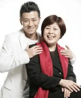 在2010年与导演杨雨辰结婚,在14年林雨申的儿子出生,如今结婚十年