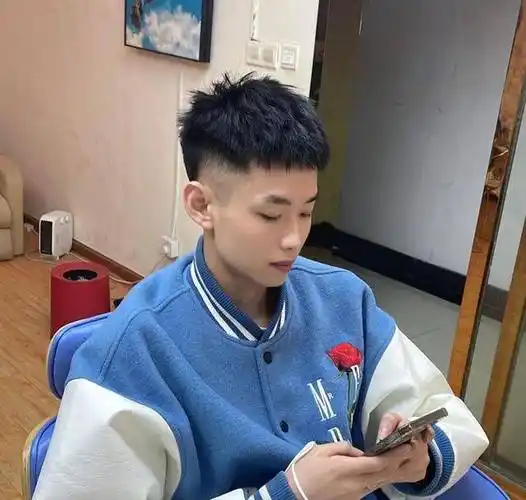 22年超火的3款男生短发参考今夏发型这样剪就对了帅气涨颜值