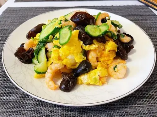 黄瓜木耳炒虾仁的做法