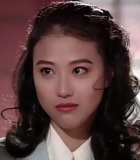 周海媚:女人穿长发剪短,不拘年龄展现优雅风采