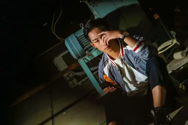 咔咔影像摄影工作室:男士客照约拍素片上新 一个字真好.