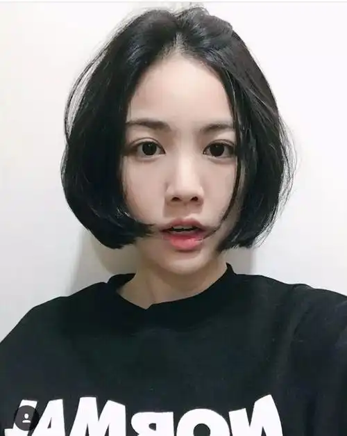 女生中分露额头短发,短发图片,发型图片