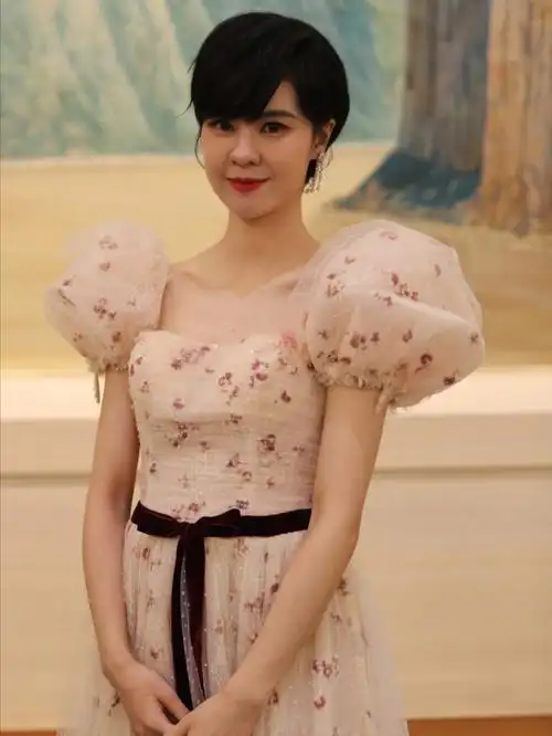 很开心能采访到郁可唯,之前看超女觉得她唱痒超好听.