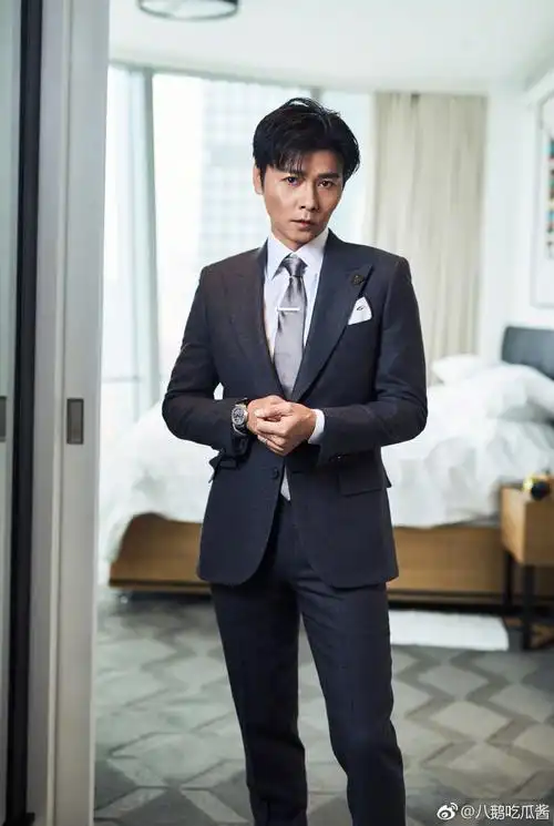 张晋这组照片绝了,西装暴徒回归了啊!最近. 来自八酱日常 - 微博