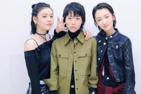 周冬雨和窦靖童到底是什么关系