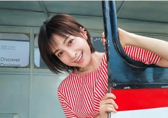 女生时尚小清新短直发发型 阳光又极有灵气的短直发