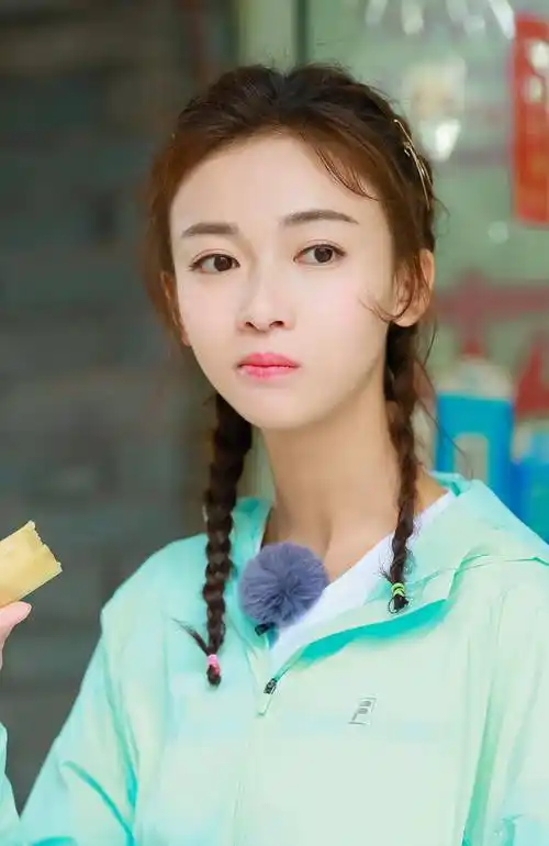 原创新晋女星吴谨言感情路坎坷交了多个男友皆是渣男还曾被家暴