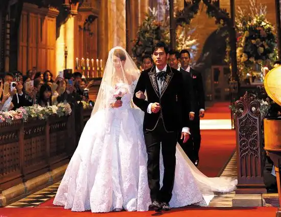 周杰伦昆凌婚礼不哭亲友感动到掉泪