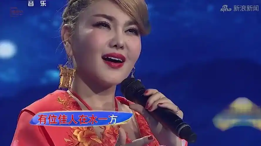 乌兰图雅这首《快乐广场》最适合广场舞,节奏明快,朗朗上口