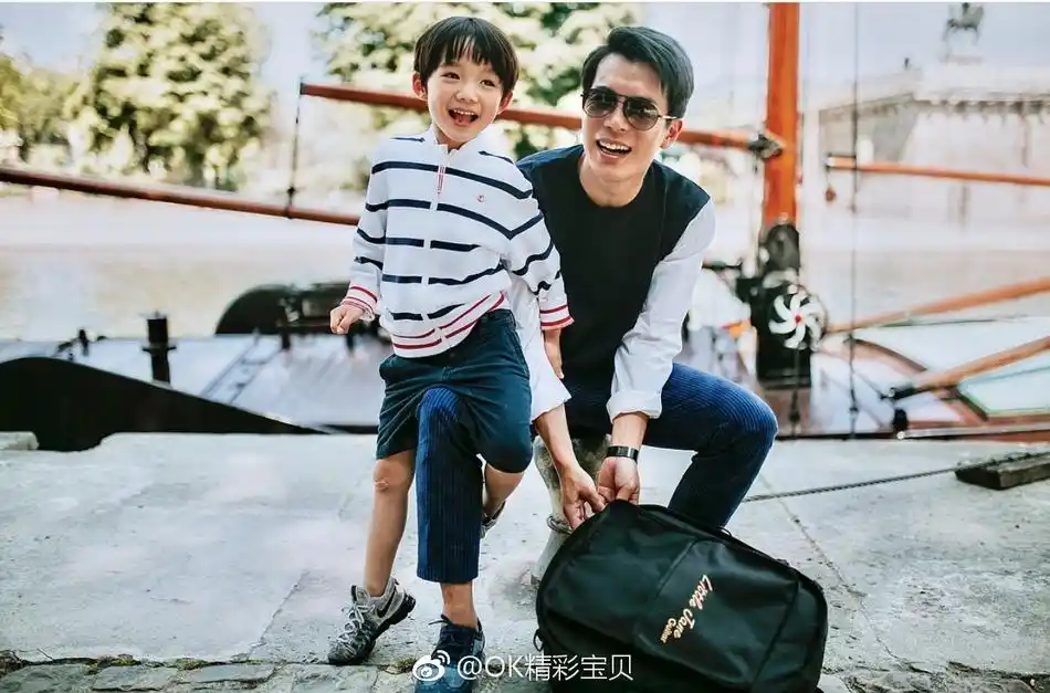 苏打绿的吉他手刘家凯成宠娃狂魔_高清图集_新浪网